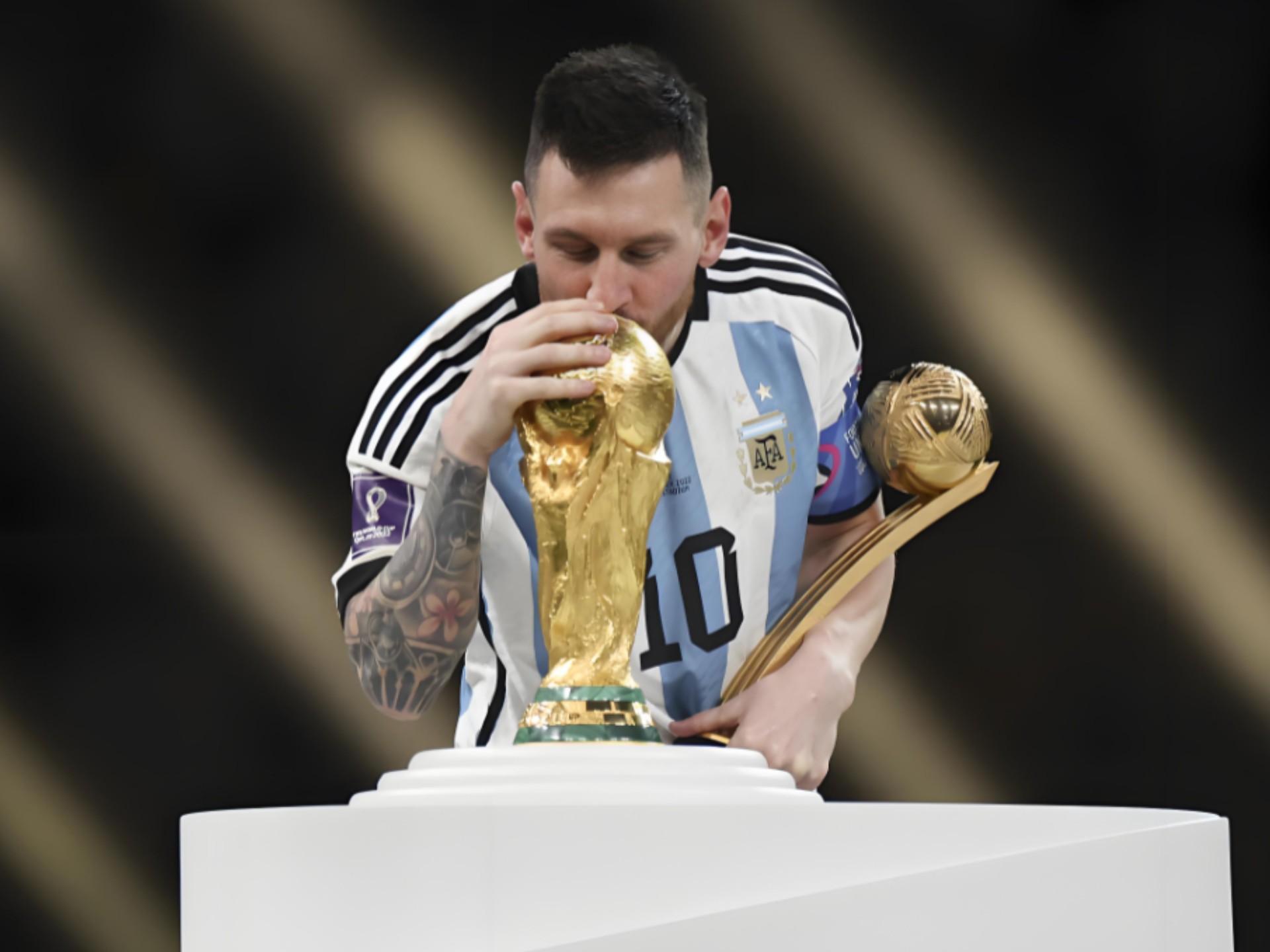 镜报：多特想明年夏天签桑乔，但后者必须接受大幅降薪