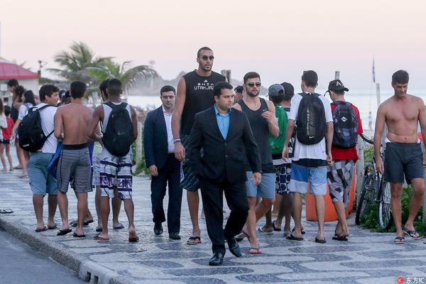 莱昂纳多21球6助攻助海港夺冠，中超总进球63球紧追武磊（莱昂纳多21球6助攻助海港封王，中超生涯63球逼近武磊）