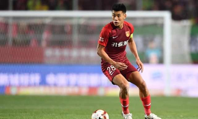 球迷举横幅感谢队长