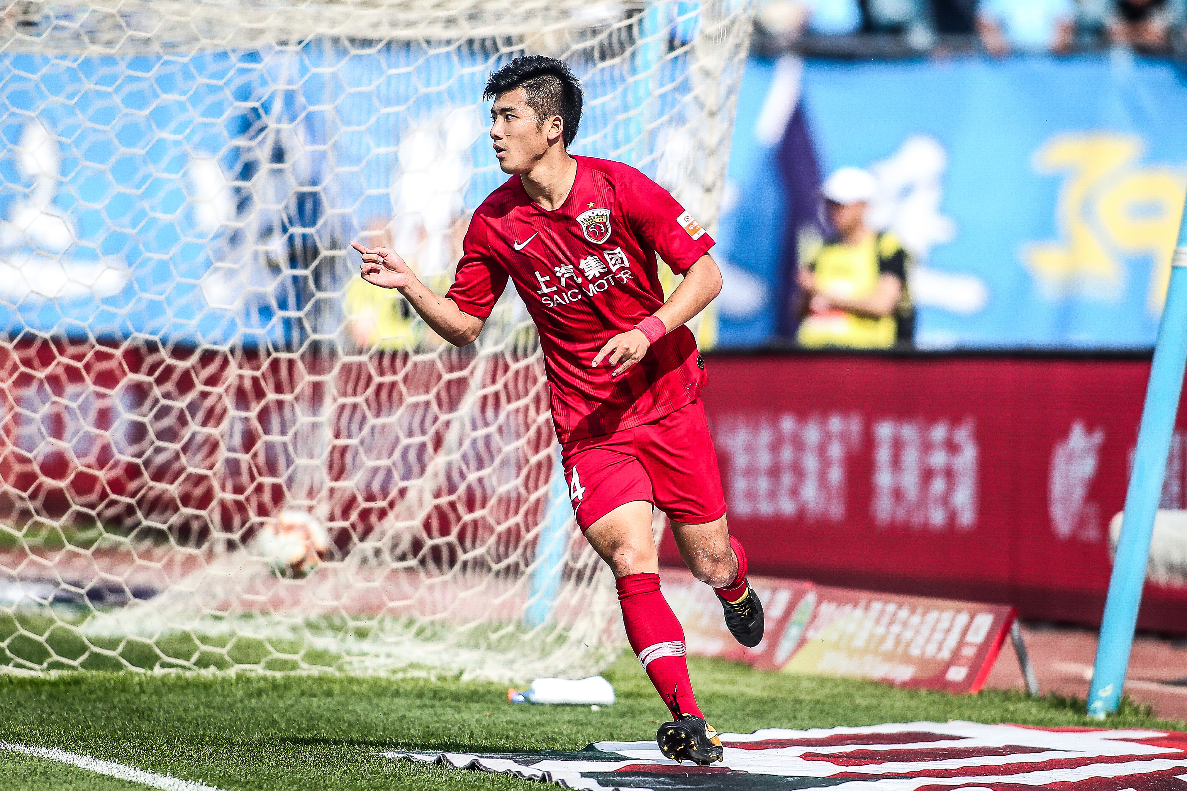 罗马诺：博尼伤势将改变国米冬窗策略，球员至少会缺阵两周（罗马诺：博尼受伤迫使国米调整冬窗计划，预计至少休战两周）