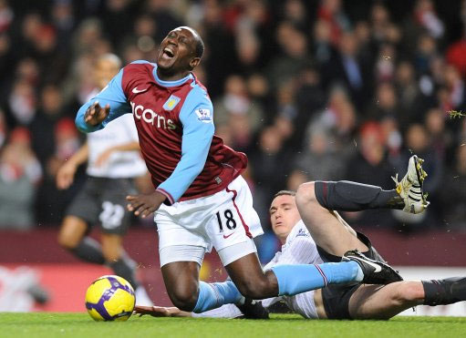 欧洲足坛疯狂周末诞生 豪门心系欧战冷门跌爆（欧洲足坛上演疯狂周末：豪门为欧战分心，冷门频爆）