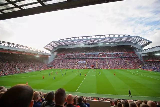 小法：莫拉塔缺少进球但值得支持，希望科莫某天会被人们认可（法布雷加斯：尽管莫拉塔进球不多仍值得力挺，盼科莫终获认可）