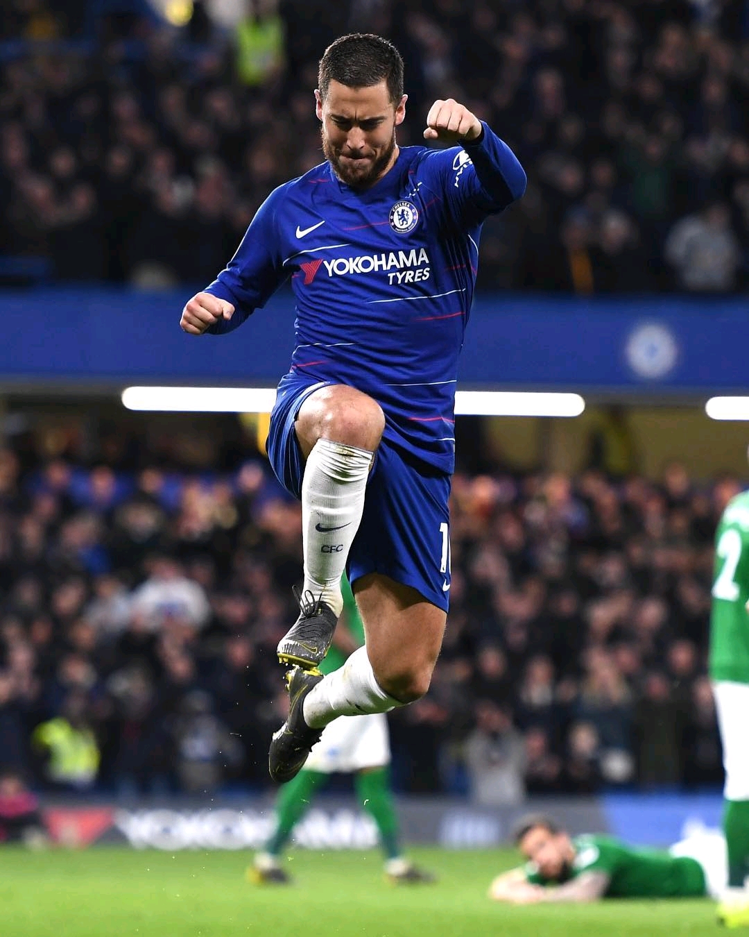 英超-热刺2-0完胜布伦特福德，哈维·西蒙斯传射建功（英超：热刺2-0击败布伦特福德，哈维·西蒙斯传射制胜）